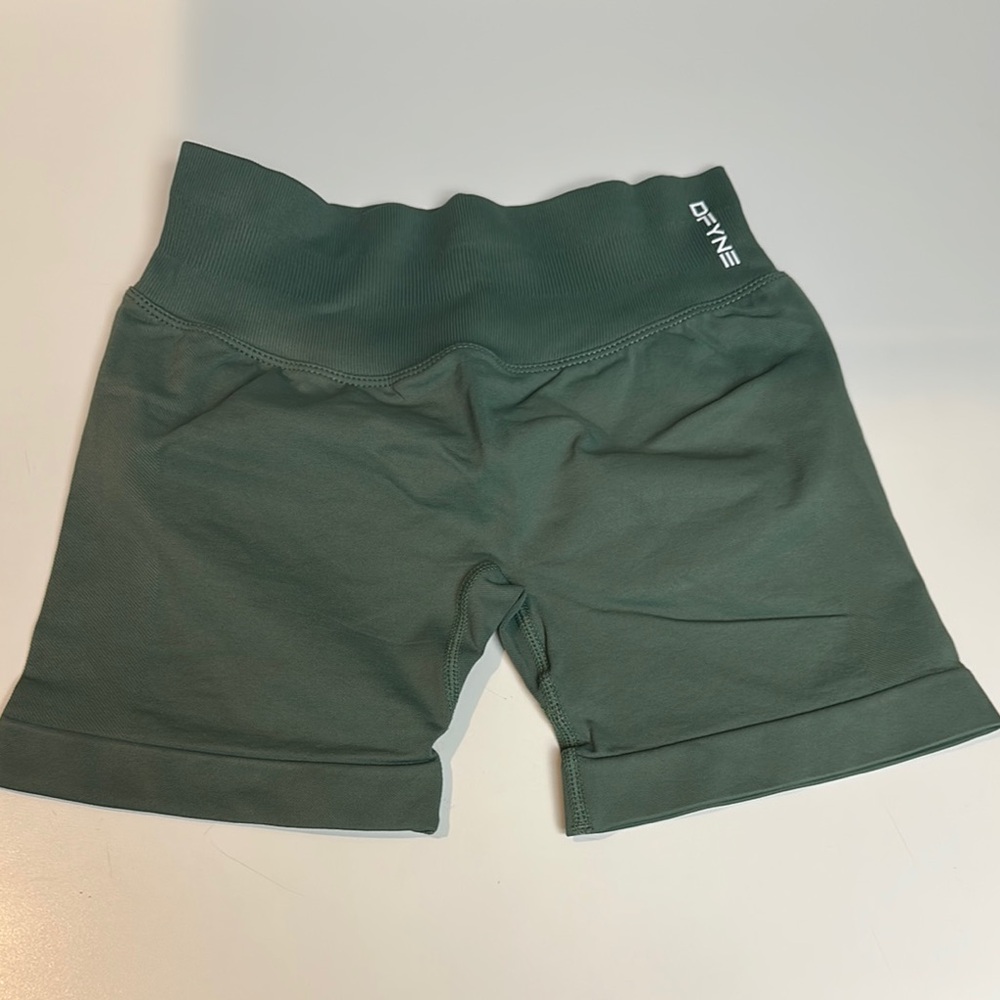 DFYNE Women's Shorts 4.5 Impact